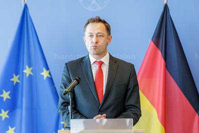 NRW-Ministerin Silke Gori?en empf?ngt Christophe Hansen, EU-Kommissar f?r Landwirtschaft und Ern?hrung-stock-foto