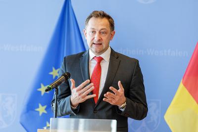 NRW-Ministerin Silke Gori?en empf?ngt Christophe Hansen, EU-Kommissar f?r Landwirtschaft und Ern?hrung-stock-foto