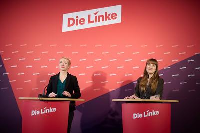 Berlin, Pressekonferenz Die Linke mit Ines Schwerdtner und Heidi Reichinnek-stock-foto
