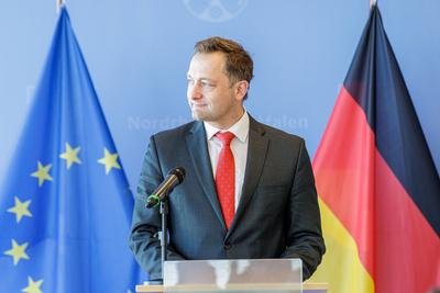 NRW-Ministerin Silke Gori?en empf?ngt Christophe Hansen, EU-Kommissar f?r Landwirtschaft und Ern?hrung-stock-foto