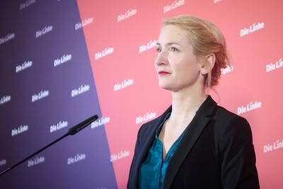 Berlin, Pressekonferenz Die Linke mit Ines Schwerdtner und Heidi Reichinnek-stock-foto