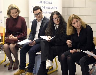 Meeting Queen Mathilde and the writer Genevi?ve Damas in a college in Anderlecht-stock-foto