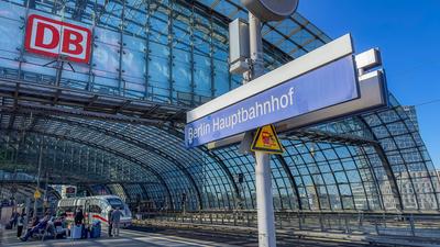 Fahrplanwechsel bei der Bahn Wirtschaft, Verkehr, Zugverkehr: Blick auf das Gleis am Hauptbahnhofs in Berlin Berlin Berl-stock-foto