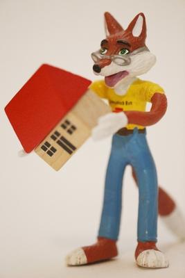 Schw?bisch Hall GER 20150207 Werbefigur von der Bausparkasse Schw?bisch Hall Fuchs mit Brille-stock-foto