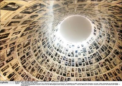 News: Reynders at Yad Vashem - Commémoration du 60è anniversaire de la libération des camps de concentraion: un délégati-stock-foto