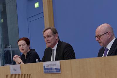 Sta?dtetag warnt vor Finanznotstand-stock-foto
