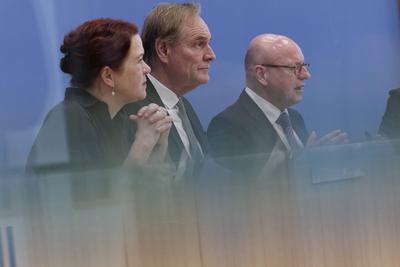 Sta?dtetag warnt vor Finanznotstand-stock-foto