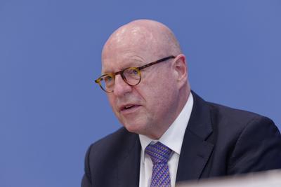 Sta?dtetag warnt vor Finanznotstand-stock-foto