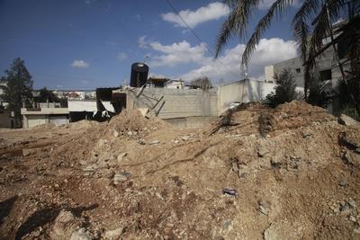 Damage to Palestinian homes caused by an Israeli military raid on the Nour Shams refugee camp near Tulkarem-stock-foto