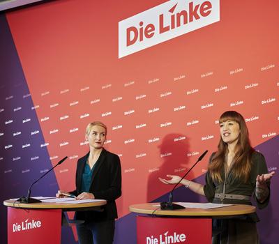 Die Linke nach der Klausur - Ines Schwerdtner + Heide Reichinnek-stock-foto