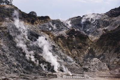 Earthquake today in Naples and Campi Flegrei, two strong tremors: magnitude 3.9.-stock-foto