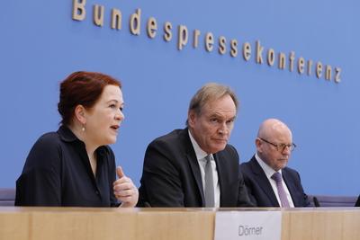 News Bilder des Tages Oberb?rgermeisterin Katja D?rner, von Bonn und Vizepr?sidentin des Deutschen St?dtetages, Oberb?rg-stock-foto