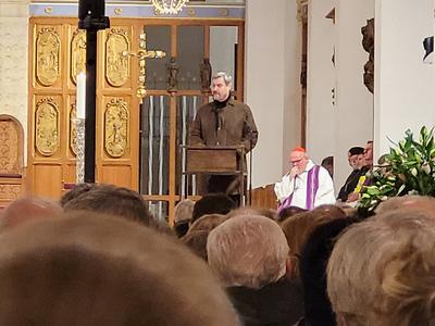 ?kumenischer Gedenkgottesdienst f?r die Opfer des Anschlags in M?nchen-stock-foto