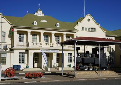 Alter Bahnhof in Windhoek, Namibia. Bahnhof, Museum und Denkmal in einem *** Old railway station in Windhoek, Namibia ra-stock-photo