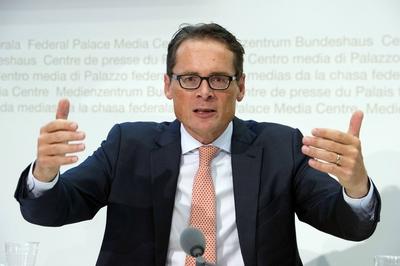 Inland MK SVP zu Medienvielfalt Bern 26 08 2016 Medienkonferenz SVP Schweiz Vielfalt statt Ein-stock-foto
