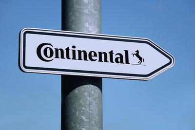 Wegweiser mit Schriftzug Continental-stock-photo
