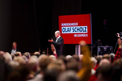 Olaf Scholz in Emden-stock-foto
