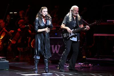 Julia Neigel und Silly bei der 15. Hope Gala 2023 im Schauspielhaus. Dresden, 28.10.2023 *** Julia Neigel and Silly at t-stock-foto