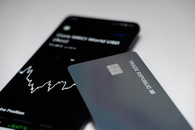 Themenbild - VISA Debitkarte vom Neobroker Trade Republic Bank, 11.05.2024 Themenbild - VISA Debitkarte vom Neobroker Tr-stock-photo