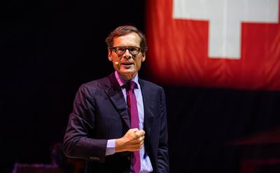 SVP-Wahlauftakt 2023 SVP-Nationalrat und Weltwoche Chefredakteur Roger K?ppel bei seiner Rede be der SVP-Wahlauftakt Ver-stock-foto