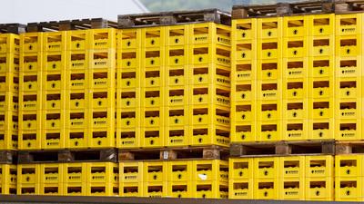 Leerkisten, Mohrenbr?u in Dornbirn, Vorarlberg, ?sterreich *** Empty crates, Mohrenbr?u in Dornbirn, Vorarlberg, Austria-stock-foto