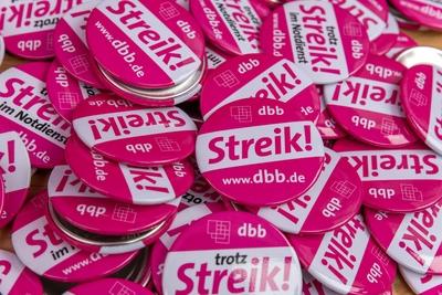 Kundgebung der dbb beamtenbund ueber Einkommensrunde 2016-stock-foto