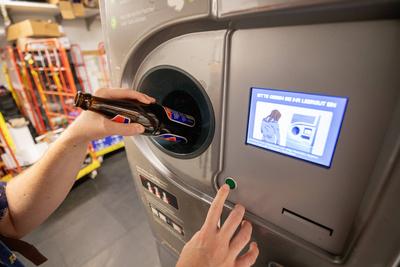Recycling: Pfandsystem f?r Verpackungen *** Recyling: Deposit system on packaging Die EU-Richtlinie zu Einweg-Plastik si-stock-foto