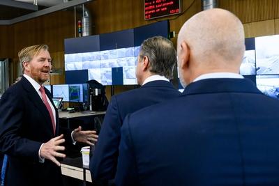 King pays working visit to A16 route Rotterdam, Rotterdam, The Netherlands-stock-foto