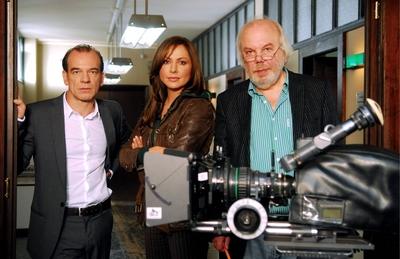 Bildnummer: 52506655  Datum: 05.06.2007  Copyright: imago/STAR-MEDIASchauspieler Martin Wuttke, Schauspielerin Simone Thomalla und Regisseur Hajo Gies w?hrend eines Pressetermins zum MDR-Tatort - Ausweglos - in Leipzig, Personen; 2007, Leipzig, Film,; , quer, Kbdig, Gruppenbild, Randbild, People o0 TV o0 PresseterminBildnummer 52506655 Date 05 06 2007 Copyright Imago Star Media Actor Martin Wuttke Actress Simone Thomalla and Director Hajo Gies during a Press call to MDR Crime scene ausweglos in Leipzig People 2007 Leipzig Film horizontal Kbdig Group photo Edge image Celebrities o0 TV o0 Press call-stock-foto