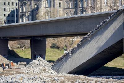 18.02.2025 Die Abrissarbeiten an der Carolabr?cke sind erneut gestoppt-stock-photo