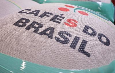 Symbolbild zum Thema Kaffee Hier: Sack mit rohen Kaffeebohnen *** Symbolic image on the subject of coffee Here is a bag-stock-foto