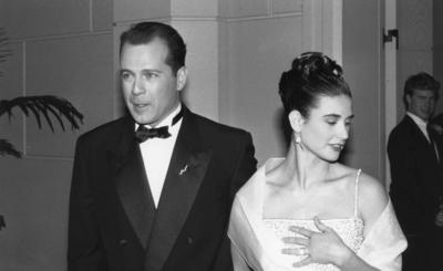 Bruce Willis Demi Moore at the 47th Annual Golden Globes 1990 PUBLICATIONxINxGERxSUIxAUTxONLY Copy-stock-photo