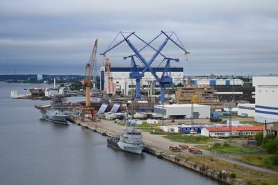 Das Marinearsenals Warnowwerft Blick auf das Betriebsgel?nde der Warno-Werft. Warnem?nde Mecklenburg-Vorpommern Deutschl-stock-foto