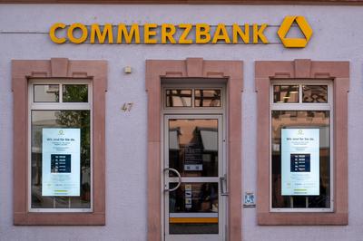 Commerzbank Filiale in Speyer , Deutschland, Rheinland-Pfalz, Speyer, 02.10.2024, Die Fassade einer Commerzbank-Filiale-stock-foto