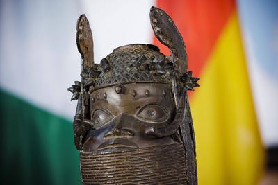 Detailaufnahme einer sogenannten Benin-Bronze, aufgenommen im Rahmen einer Veranstaltung anlaesslich der Unterzeichnung-stock-photo