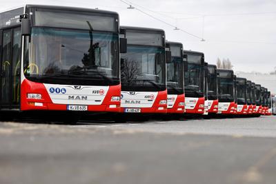 Warnstreik im Nahverkehr: Busse der K?lner Verkehrsbetriebe (KVB) verbleiben im Depot. Die Gewerkschaft Verdi hat die Be-stock-foto