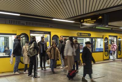 Haltestelle Hauptbahnhof, Stuttgarter Stra?enbahnen AG, SSB. // 02.02.2025: Stuttgart, Baden-W?rttemberg, Deutschland. *-stock-foto
