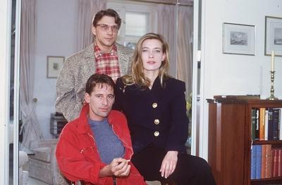 Bildnummer: 56774736  Datum: 01.06.1993  Copyright: imago/teutopress Die Stadtindianer mit Max Tidof, Barbara Rudnik und Richy M?ller (hi.) 06/93 ker Fernsehen TV Filmszene quer halb People Shooting x0x xsk 1993 quer  56774736 Date 01 06 1993 Copyright Imago teutopress the City Indians with Max Tidof Barbara Rudnik and Richy Mueller Hi 06 93 KER Television TV Filmmaking horizontal half Celebrities Shooting x0x xSK 1993 horizontal-stock-foto