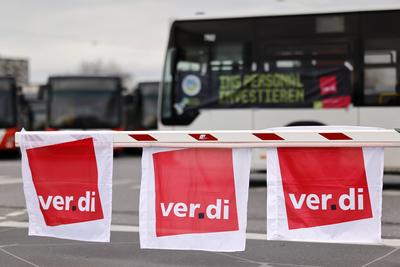 Warnstreik im Nahverkehr: Busse der K?lner Verkehrsbetriebe (KVB) verbleiben im Depot. Die Gewerkschaft Verdi hat die Be-stock-foto