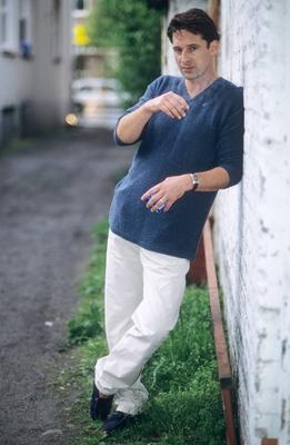 Bildnummer: 56833993  Datum: 01.06.1996  Copyright: imago/teutopressMax Tidof 06/96 her Mann Schauspiel Fernsehen TV dunkelhaarig leger Pullover blau hoch ganz stehend angelehnt Hauswand Wand Zigarette haltend neutral drau?en People Shooting A xcb x0x 1996 hoch  56833993 Date 01 06 1996 Copyright Imago  Max Tidof 06 96 her Man Acting Television TV dark haired casual Sweater Blue vertical whole standing relationship House wall Wall Cigarette holding neutral outside Celebrities Shooting a  x0x 1996 vertical-stock-foto