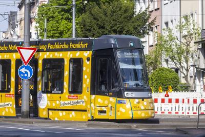 Stra?enbahn unterwegs in Frankfurt. Stadtwerke Verkehrsgesellschaft Frankfurt am Main mbH (VGF). // 30.04.2024: Frankfur-stock-foto