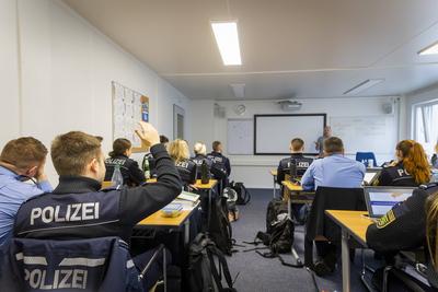 Polizeischule Rothenburg Hochschulinformationstag an der Hochschule der S?chsischen Polizei Den Informationstag an der H-stock-foto