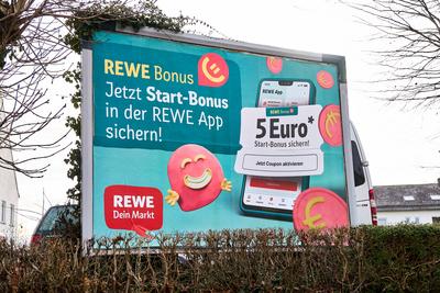 Bavaria, Germany - January 14, 2025: Advertising for the new REWE app with launch bonus. Customers receive a 5 euro bonu-stock-foto
