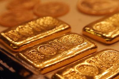 25.02.2023, Doha, QAT - Goldbarren zu je 10 Tolas. Ein Tola entspricht 11.6638038 Gramm und ist eine alte indische Gewic-stock-photo