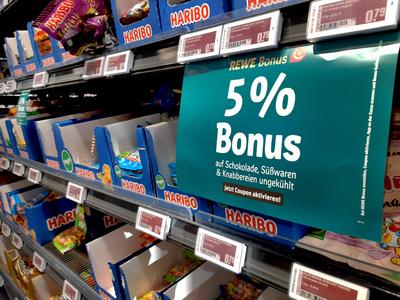 REWE-Einkauf in einem Supermarkt oder Discounter-stock-foto