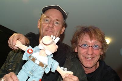 R?tger Feldmann (re.) mit seinem Bruder Andi 01/04 grim Mann Br?sel Film Kino Literatur Schriftstellerei Autor Buch Com-stock-foto