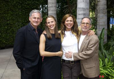 Cast of Alias - (l - r) Victor Garber, Jennifer Garner, Lena Olin and Ron Rifkin pictured after a press conference for A-stock-foto