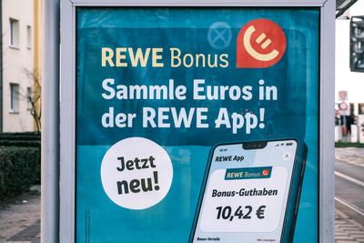 D?sseldorf 27.01.2025 Rewe Lebensmittel Supermarkt Bonusprogramm Bonus App Treueprogramm Kundenbindung Kundentreue Samme-stock-foto