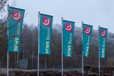 REWE Bonus ersetzt PAYBACK ? Neues Treueprogramm vorgestellt-stock-foto