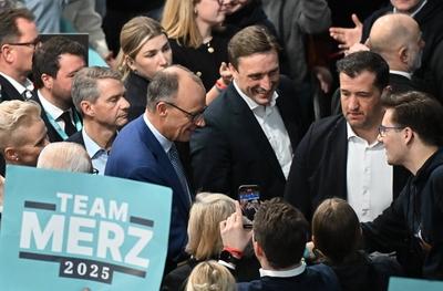 GER, Friedrich Merz (Kanzlerkandidat CDU) in der CDU Hochburg Vechta-stock-foto